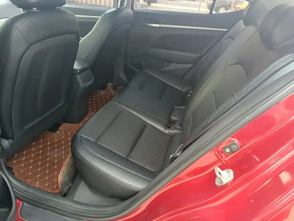 Hyundai Elantra — миниатюра 17