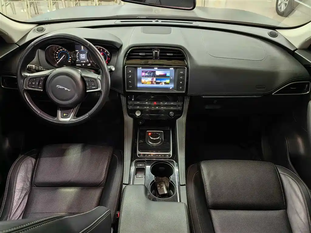 JAGUAR F PACE