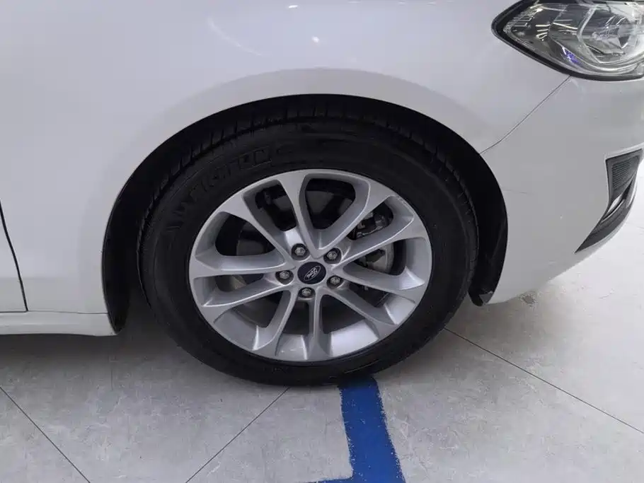 Ford Mondeo — миниатюра 6