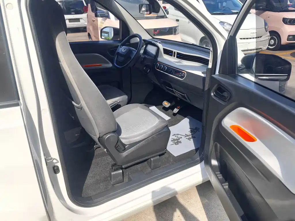 Wuling MINIEV — миниатюра 4