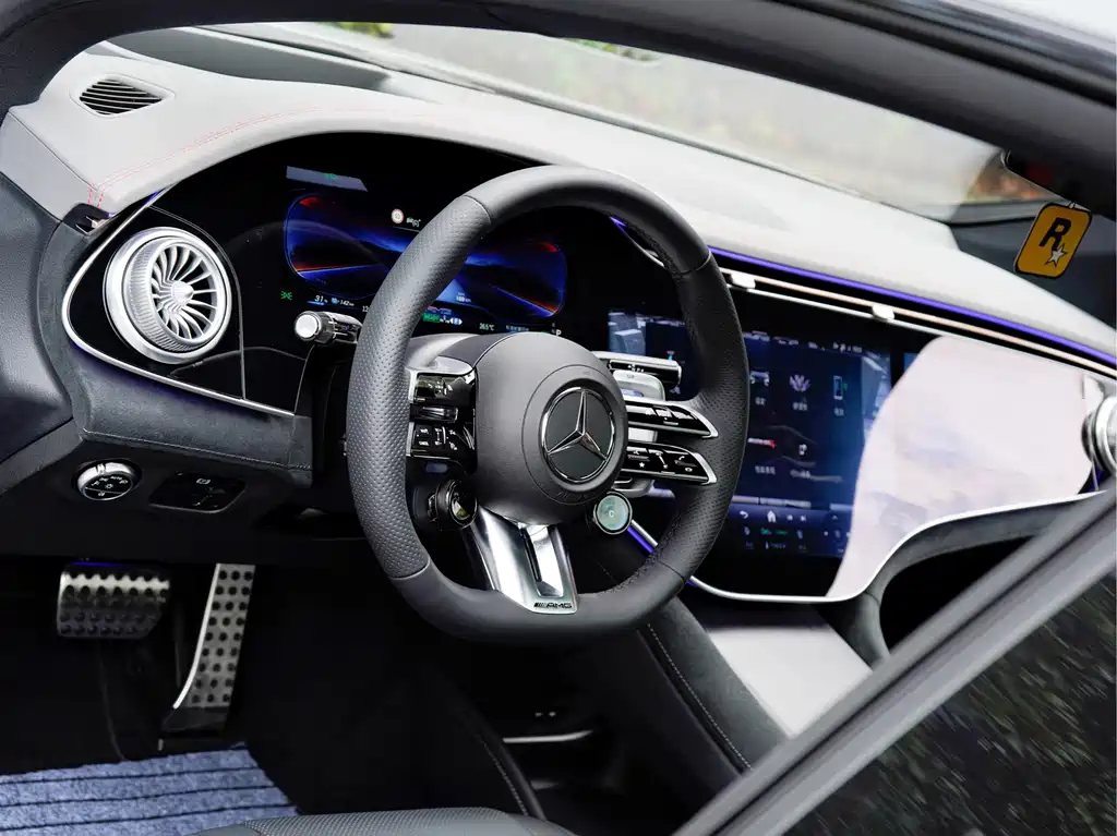 Mercedes-Benz EQE AMG — миниатюра 10