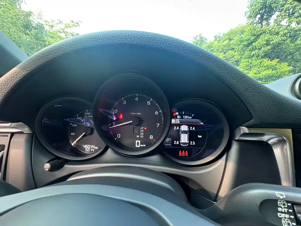 Porsche Macan — миниатюра 10