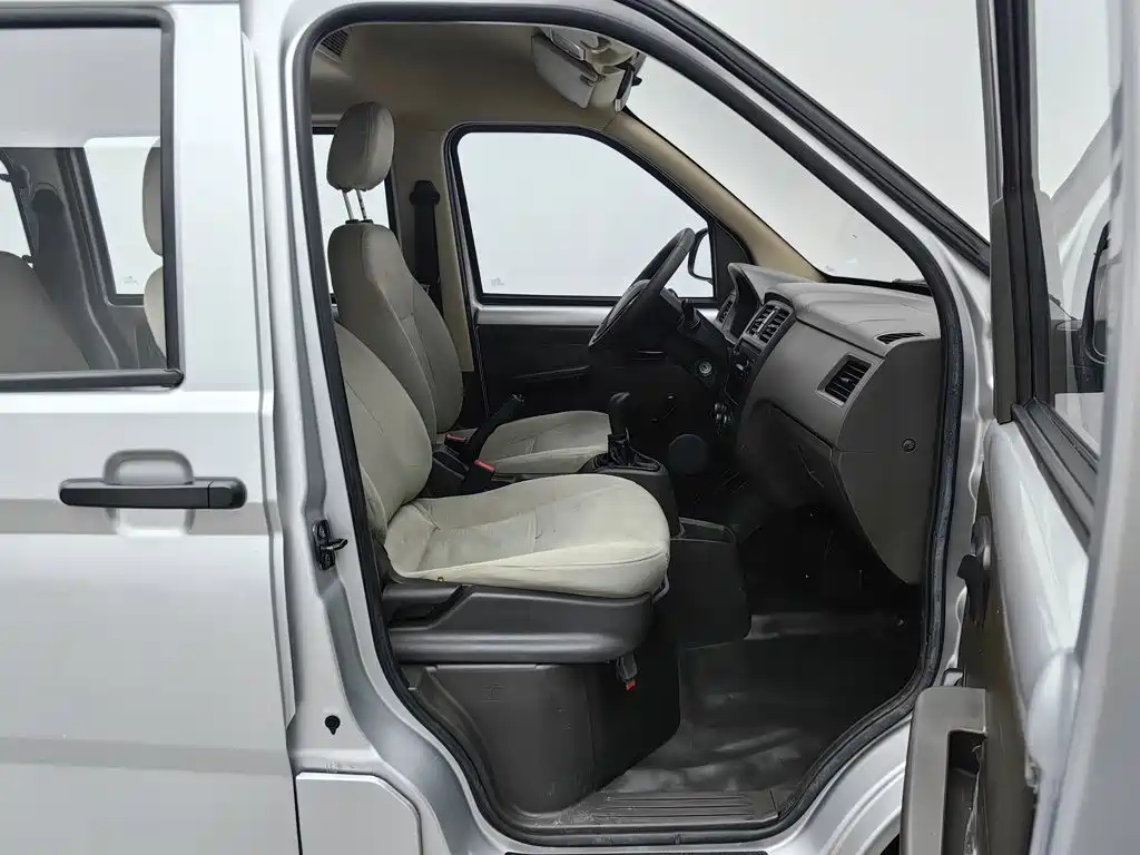 Wuling Rongguang S — миниатюра 23