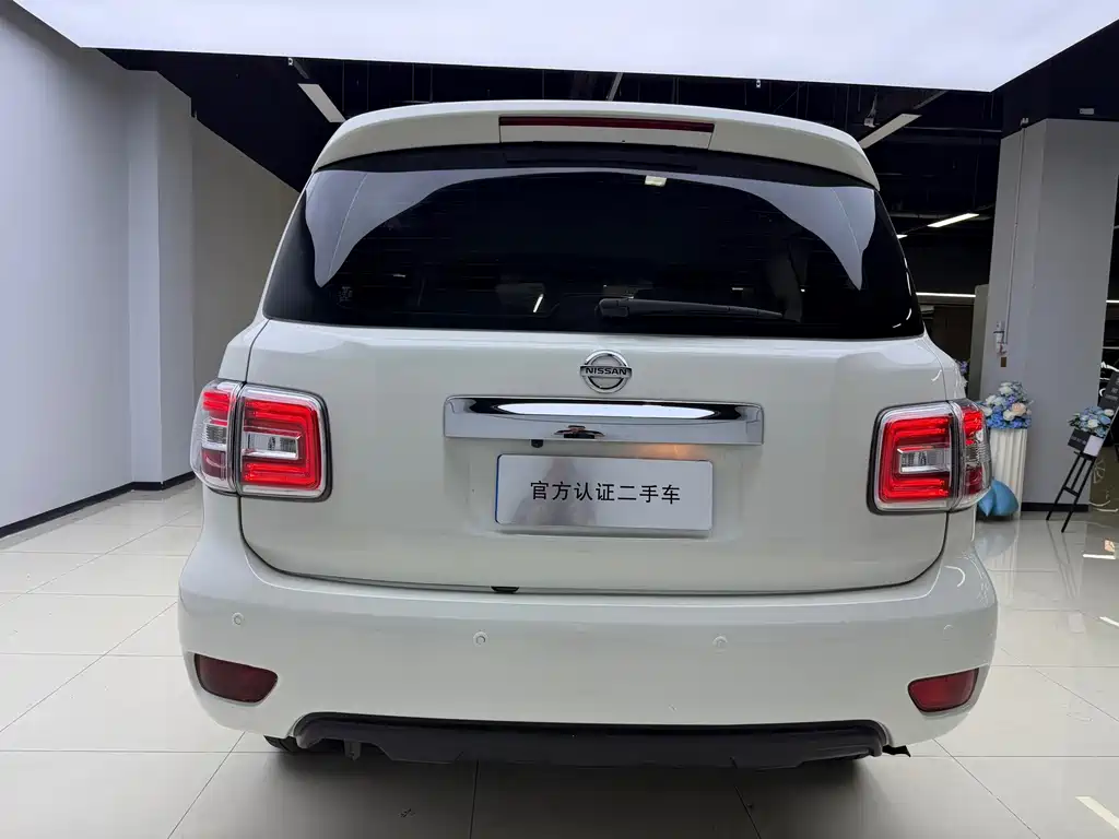 Nissan Patrol — миниатюра 8