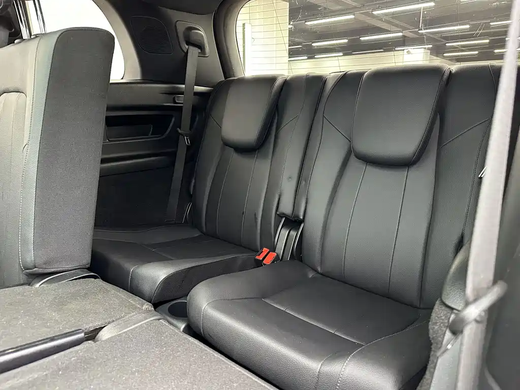 Mercedes-Benz GLB — миниатюра 8