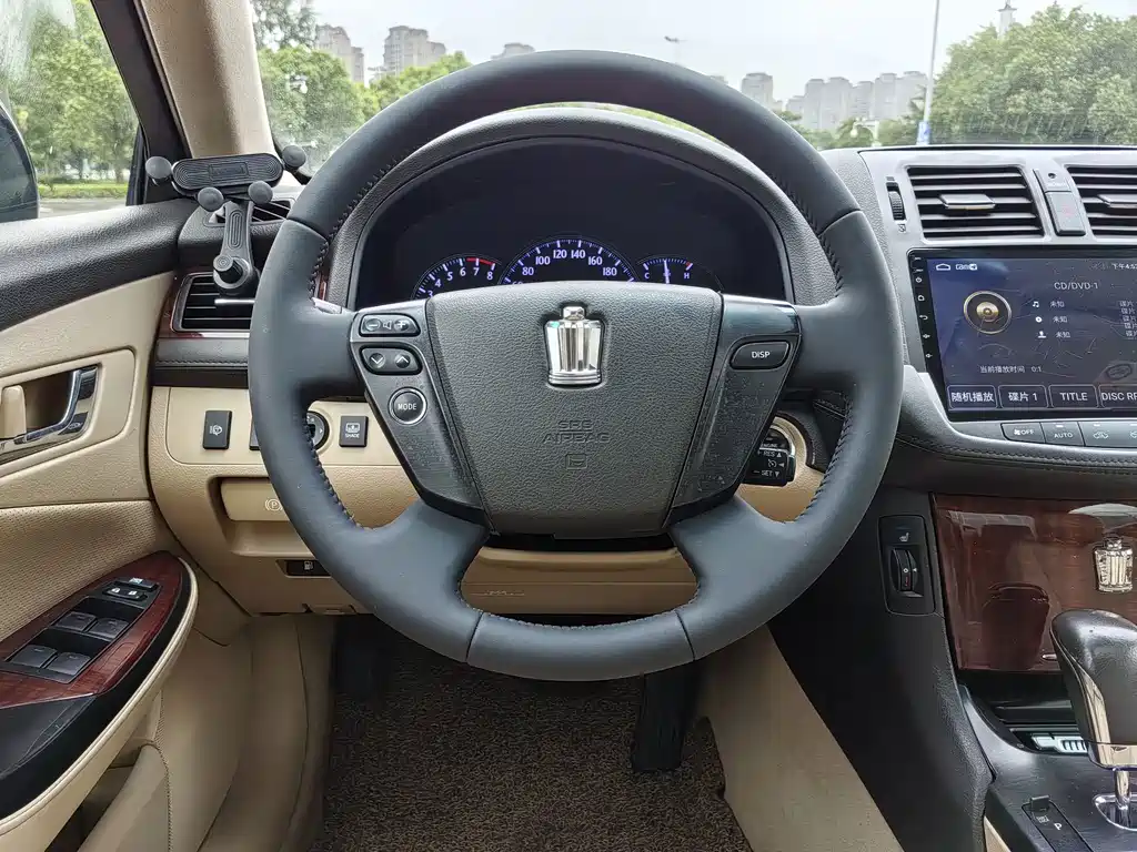 Toyota Crown — миниатюра 23
