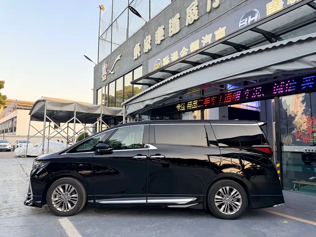 Toyota Alphard 2025 2.5L Luxury