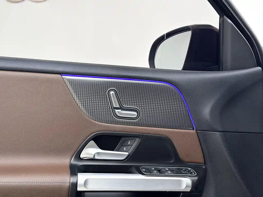 Mercedes-Benz GLB — миниатюра 11