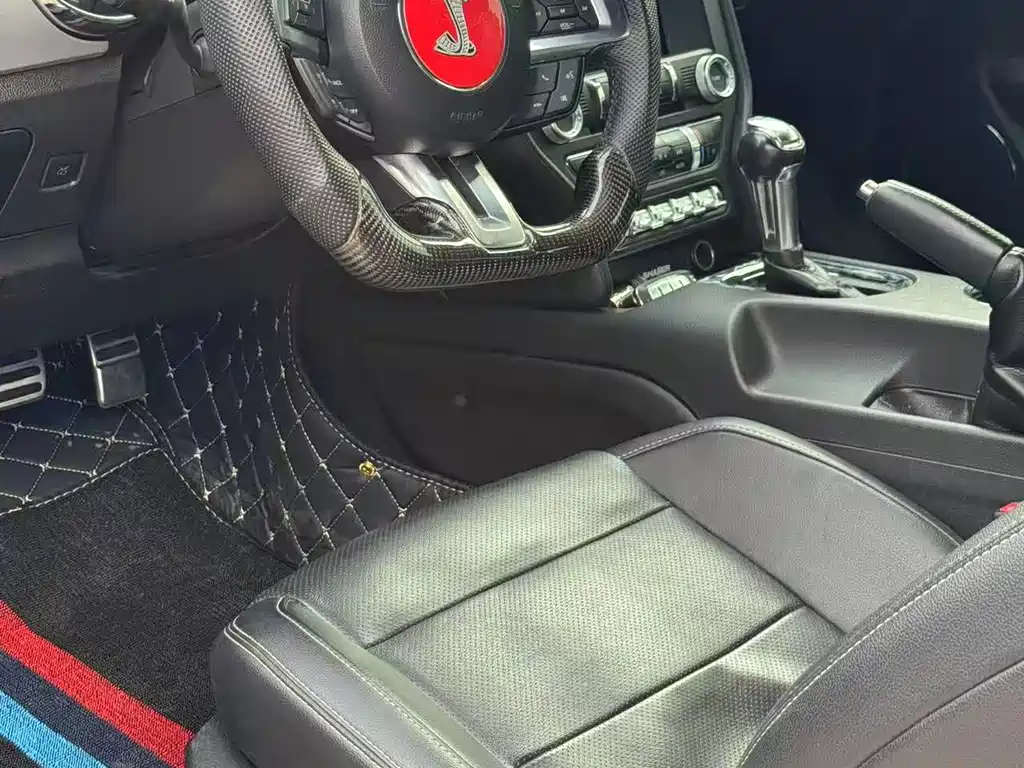 Ford Mustang — миниатюра 4