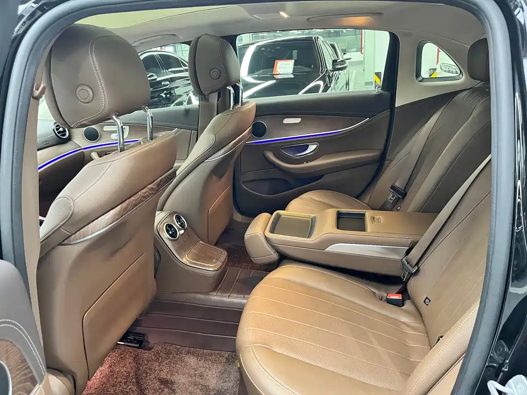 Mercedes-Benz E-Class — миниатюра 6