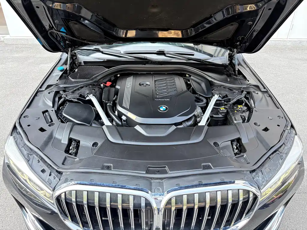 BMW 7 Series — миниатюра 8