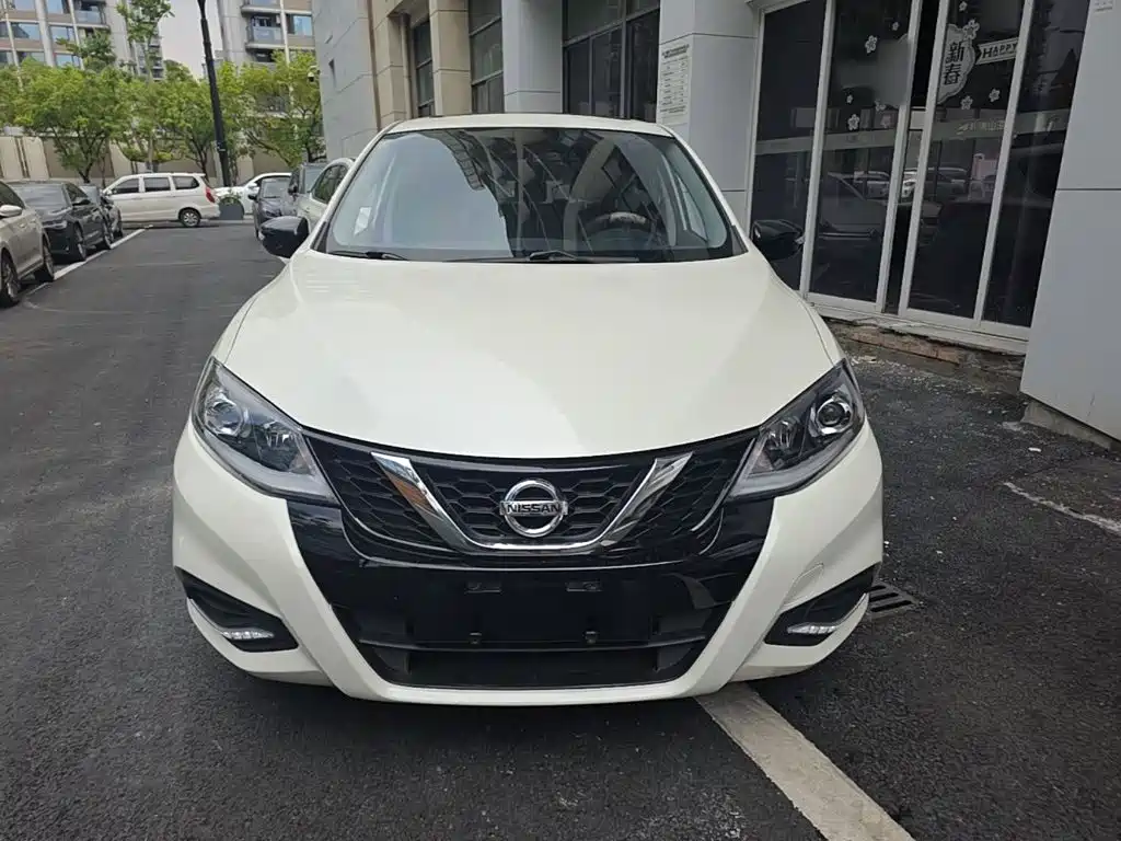 Nissan Tiida — миниатюра 3
