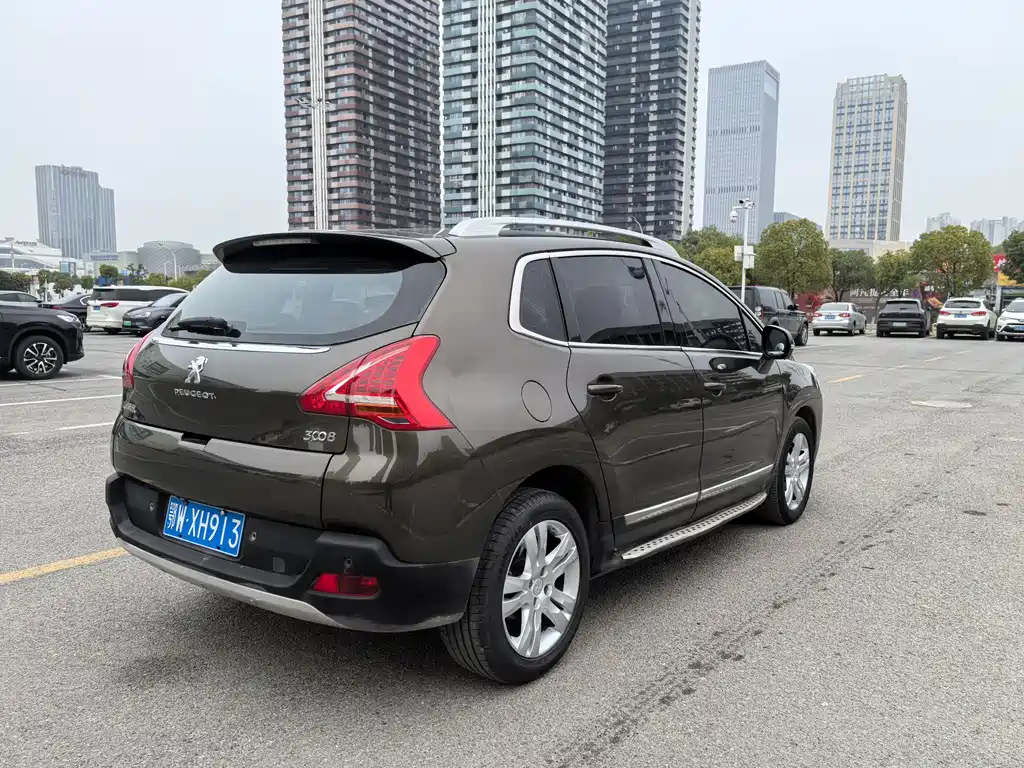 PEUGEOT 3008