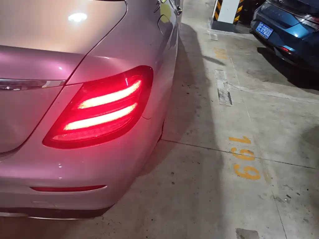 Mercedes-Benz E-Class — миниатюра 8