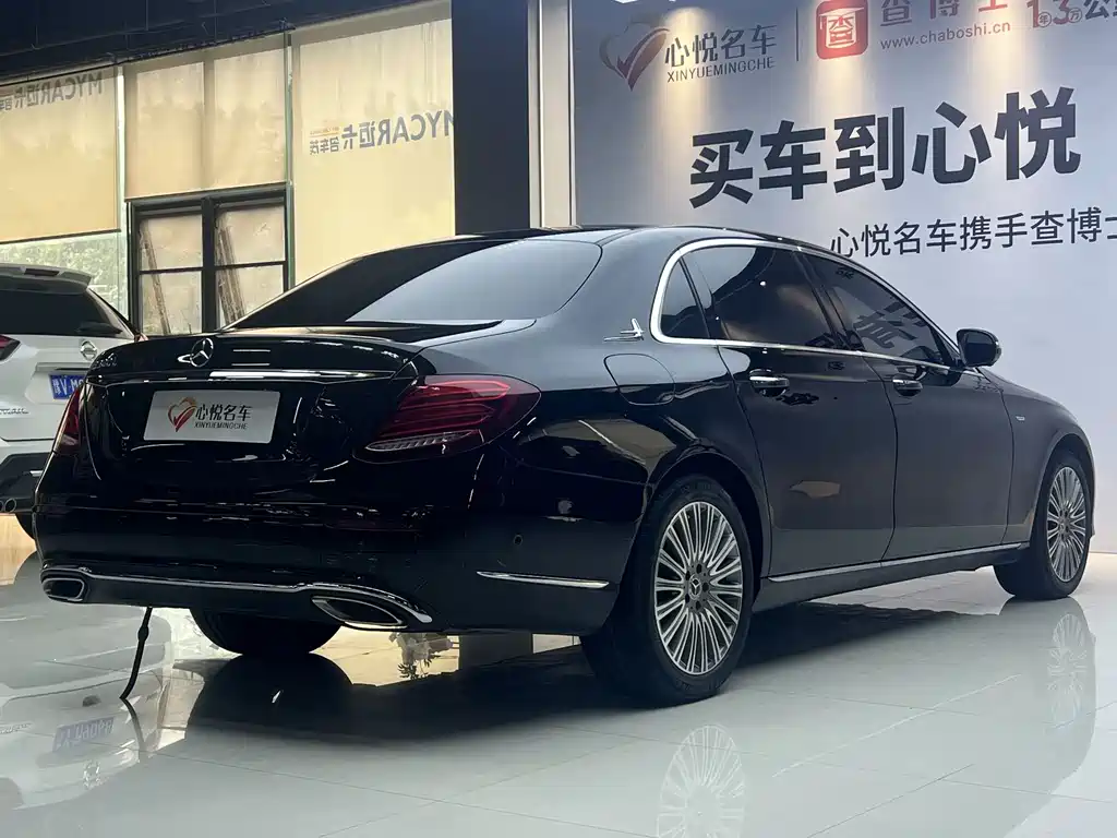 Mercedes-Benz E-Class — миниатюра 7