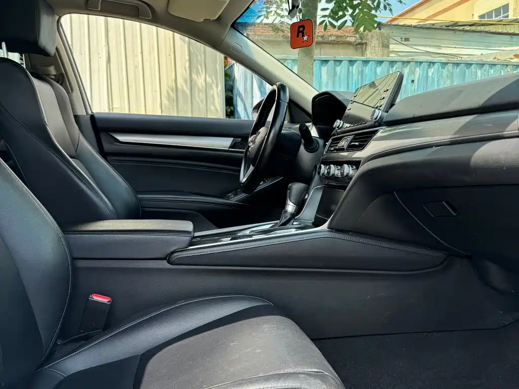 Honda Accord — миниатюра 18