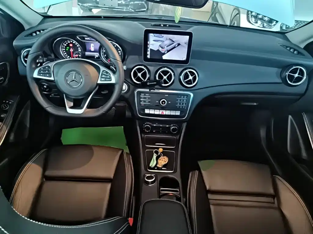Mercedes-Benz GLA — миниатюра 10