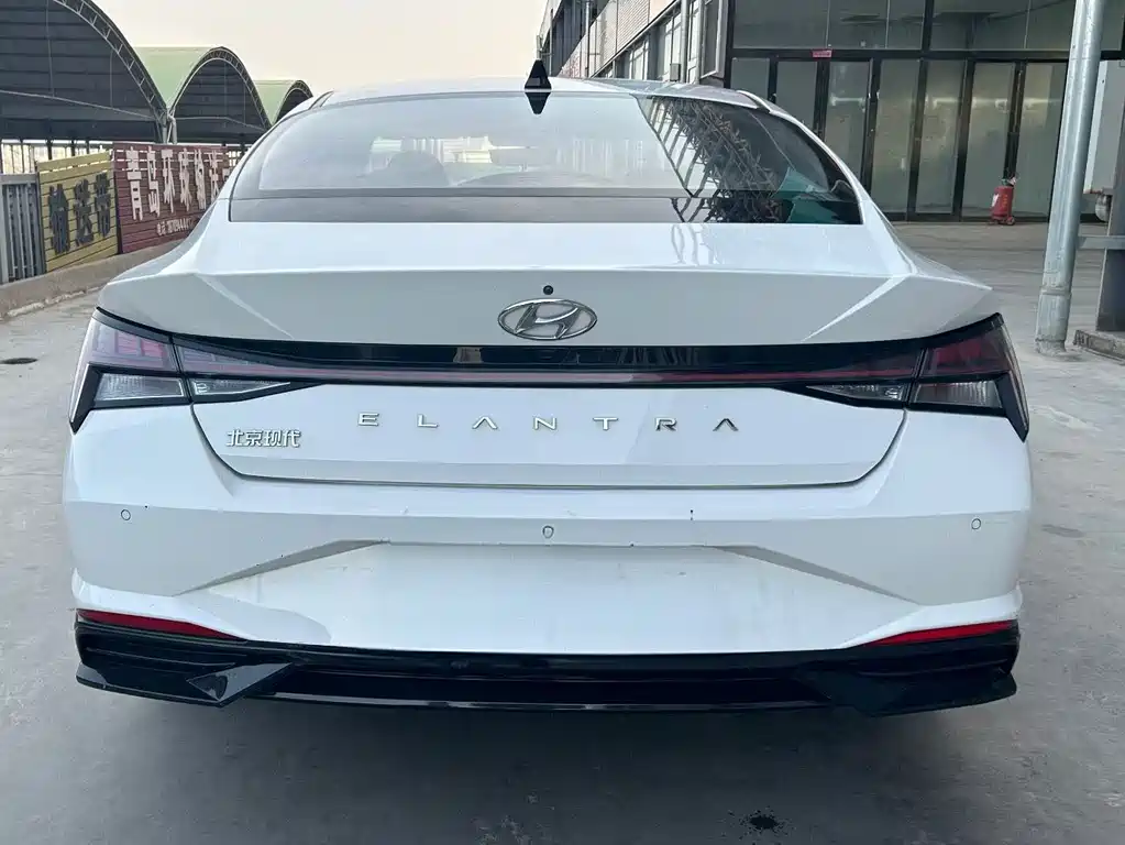 HYUNDAI ELANTRA