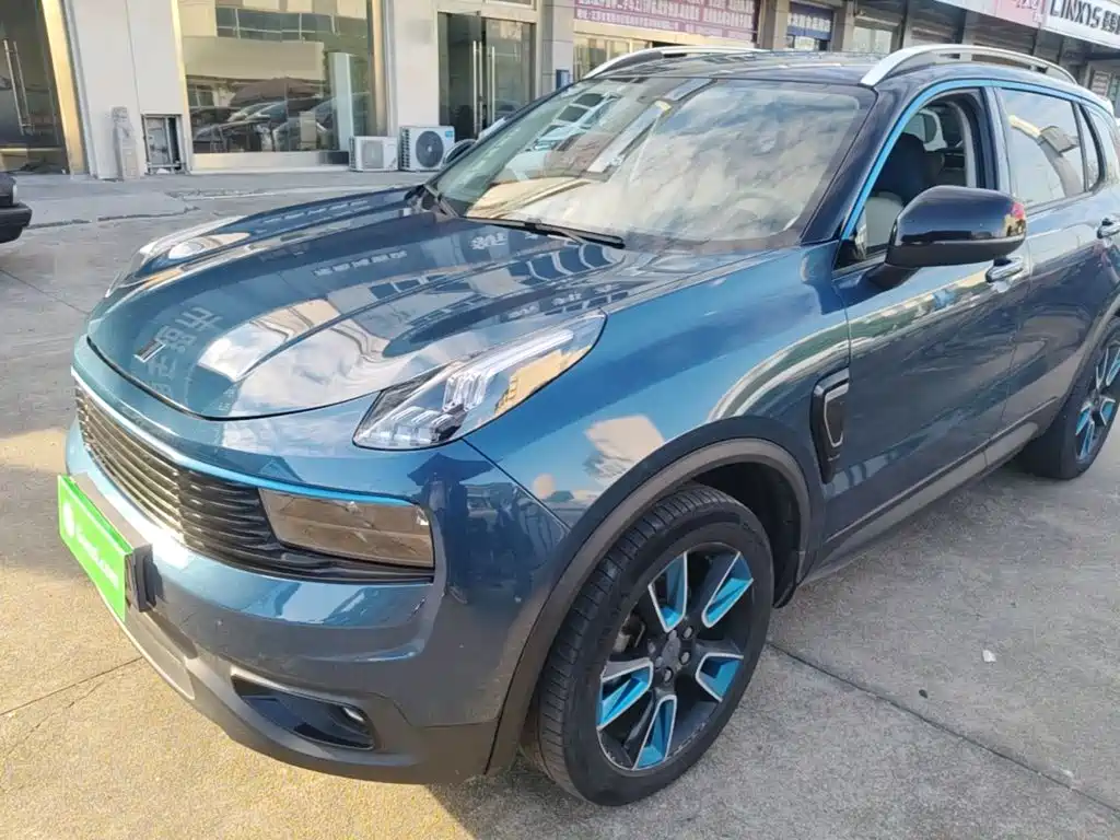 Lynk & Co 01