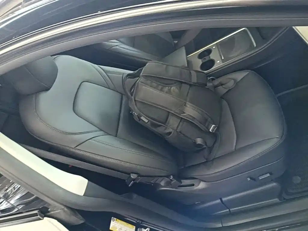 Tesla Model Y — миниатюра 25