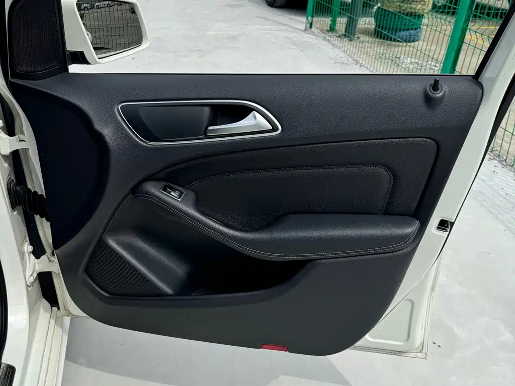 Mercedes-Benz B-Class — миниатюра 9