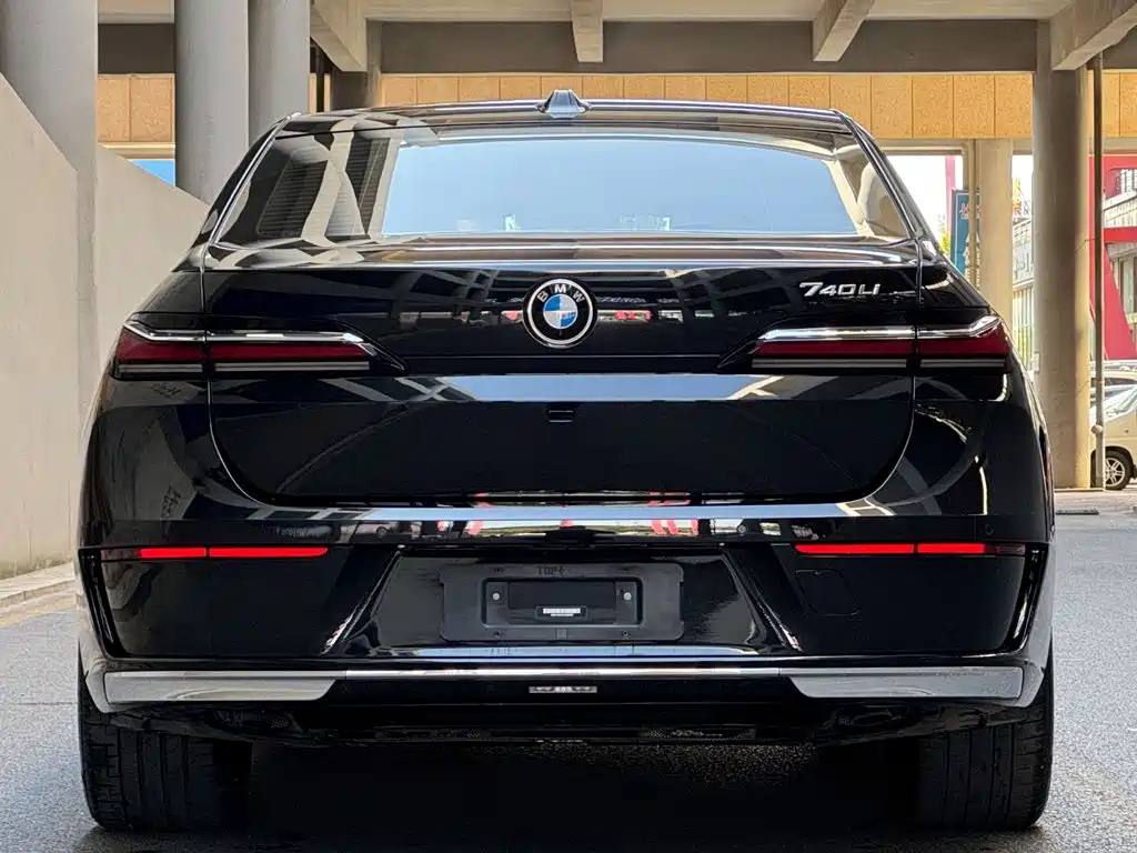 BMW 7 Series — миниатюра 4