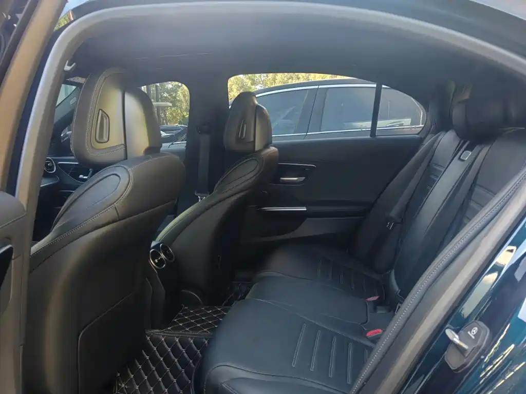 Mercedes-Benz C-Class — миниатюра 11