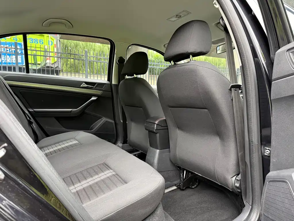 Volkswagen Lavida — миниатюра 10