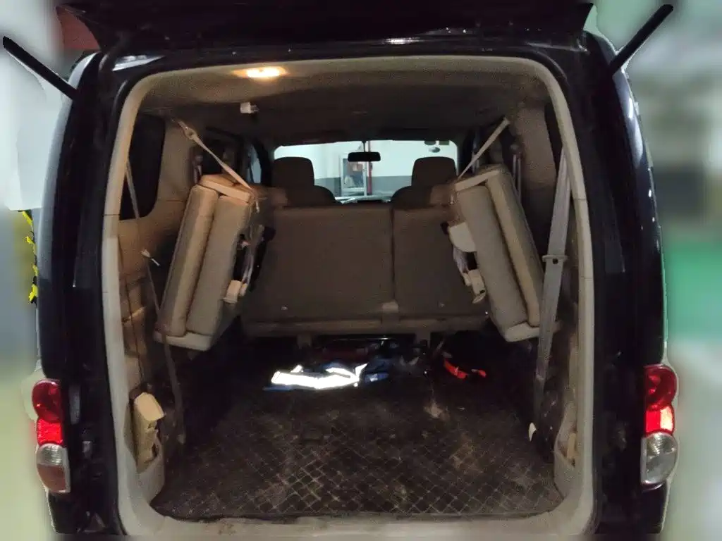Nissan NV200 — миниатюра 10