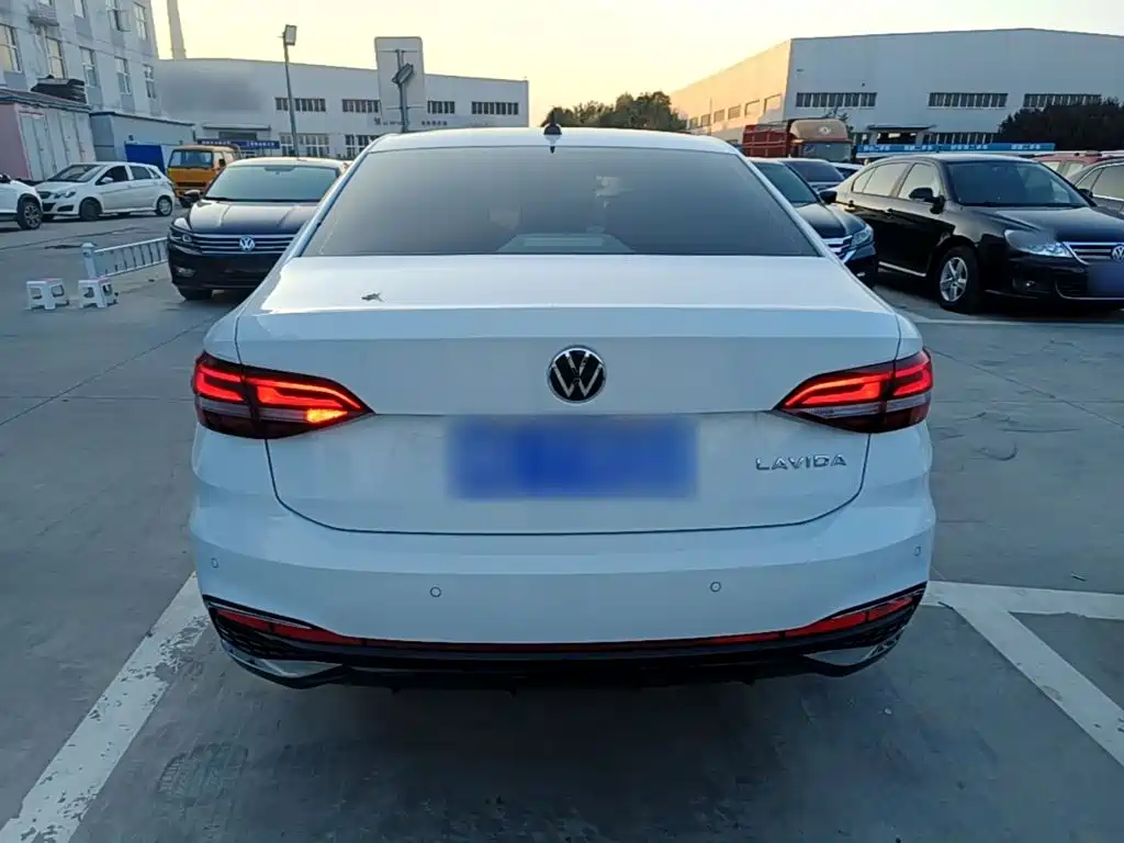 Volkswagen Lavida — миниатюра 6