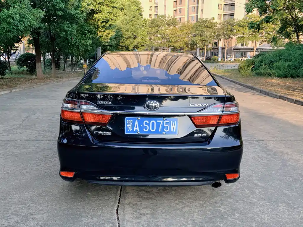 Toyota Camry — миниатюра 5