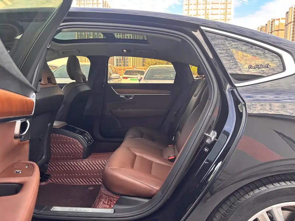 Volvo S90 — миниатюра 6