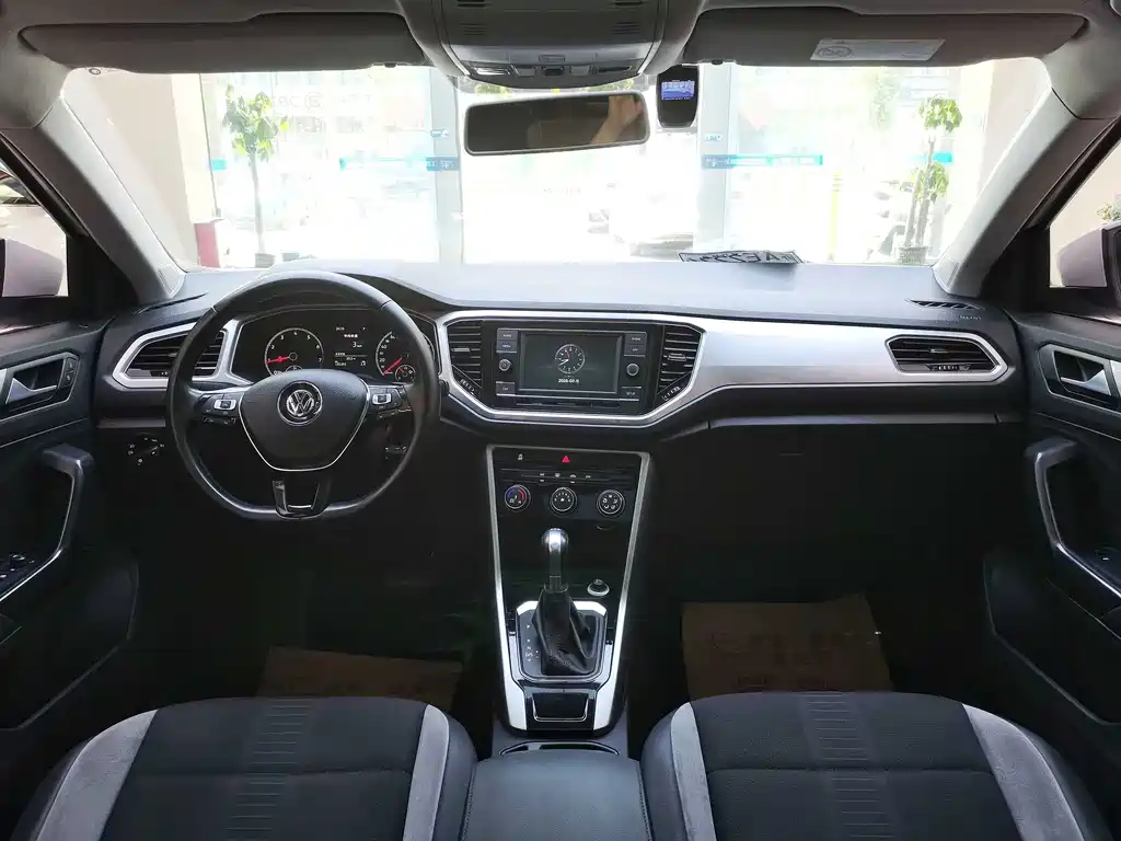 Volkswagen T-Roc — миниатюра 14