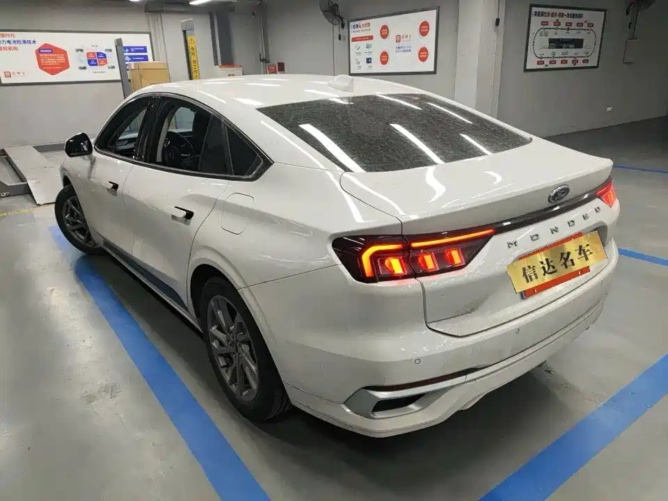 Ford Mondeo — миниатюра 7
