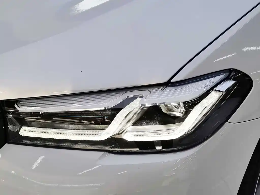 BMW 5 Series — миниатюра 8