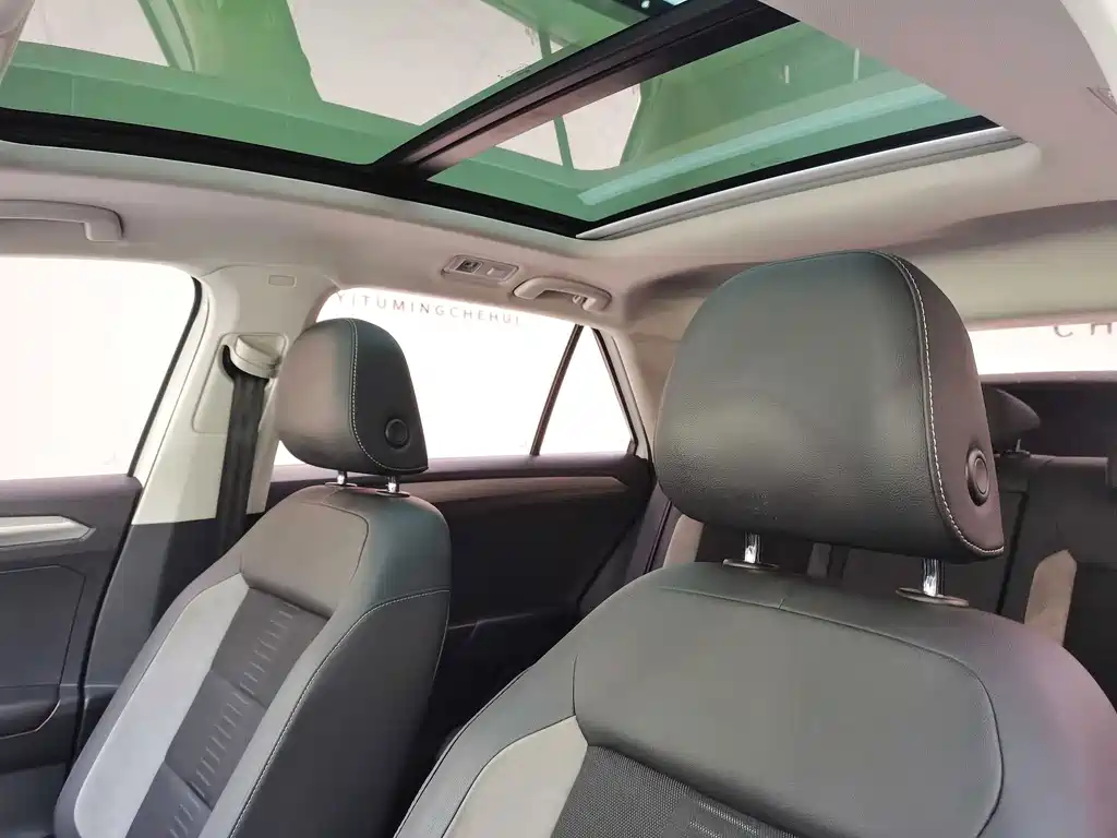 Volkswagen T-Roc — миниатюра 16