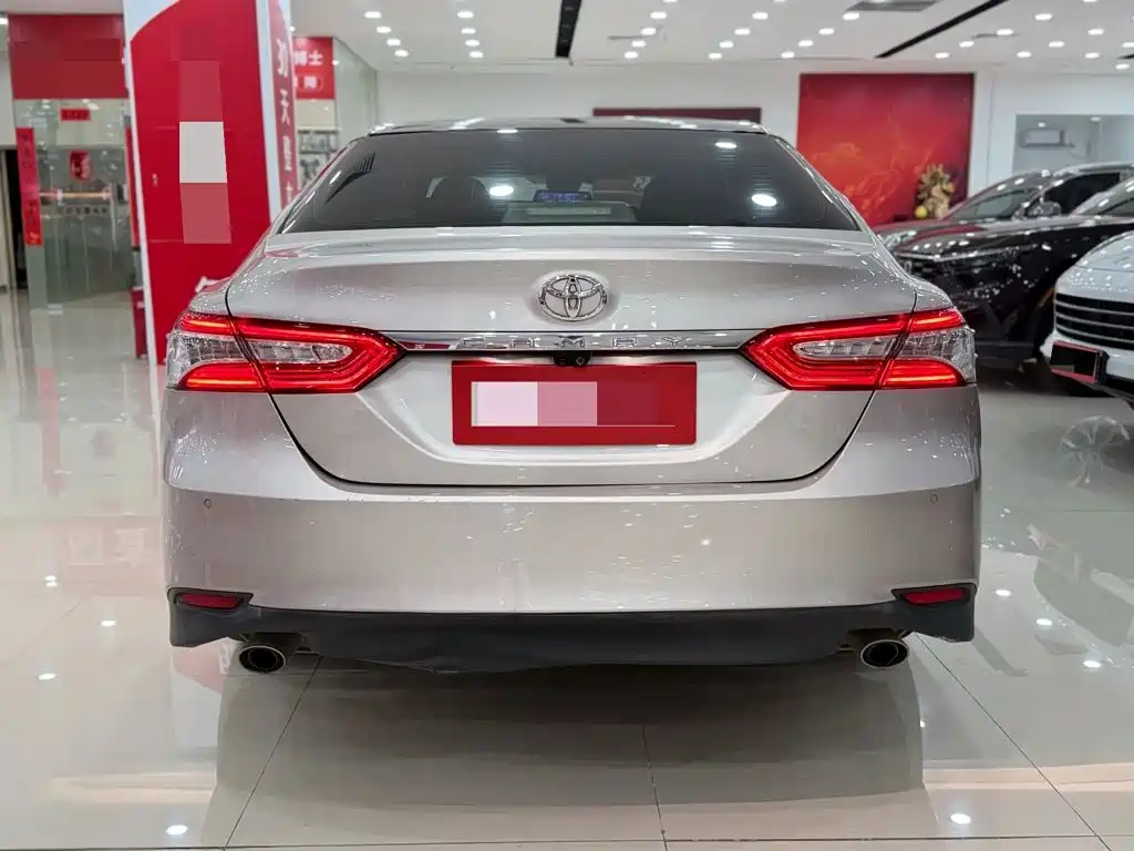 Toyota Camry — миниатюра 13