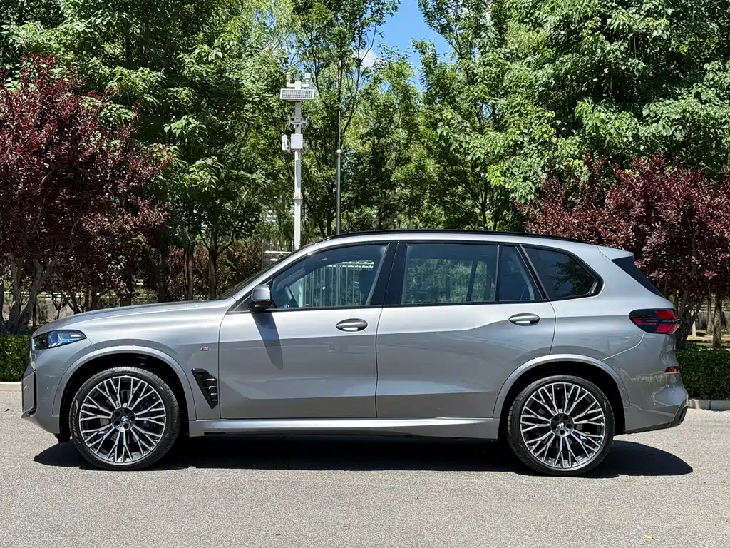 BMW X5 2025 xDrive 40Li Premium M Sport