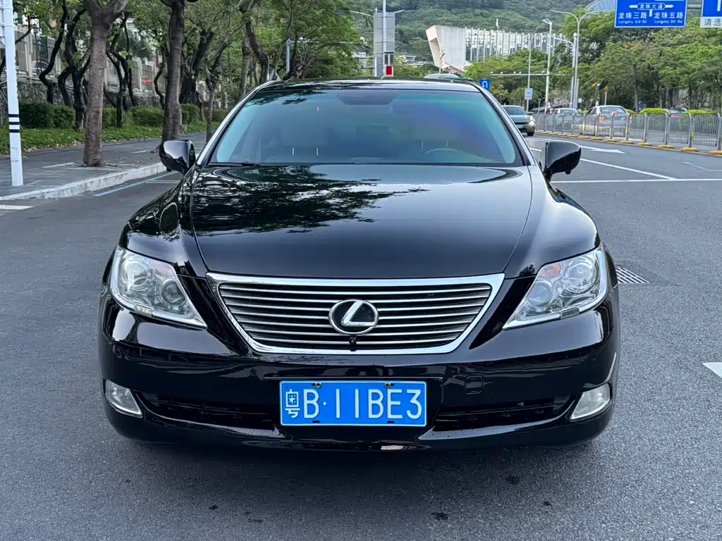 Купить Lexus LS