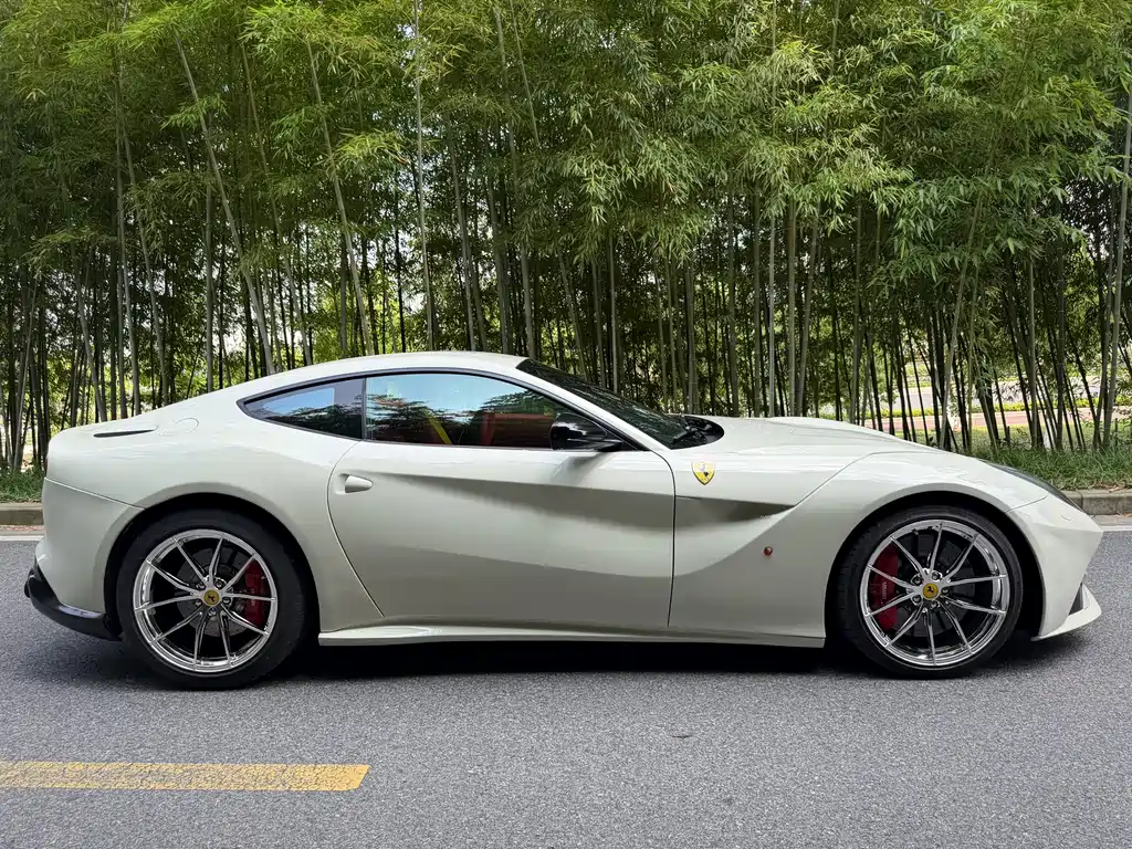 Ferrari F12berlinetta 2013 6.3L