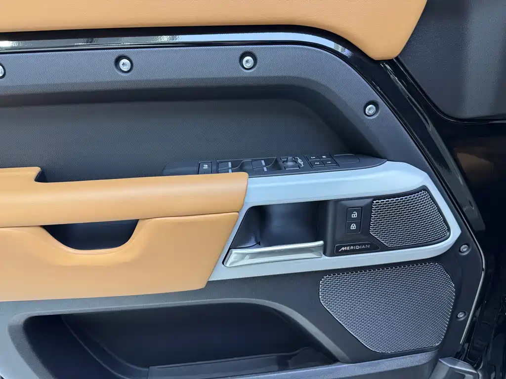 Land Rover Defender — миниатюра 14