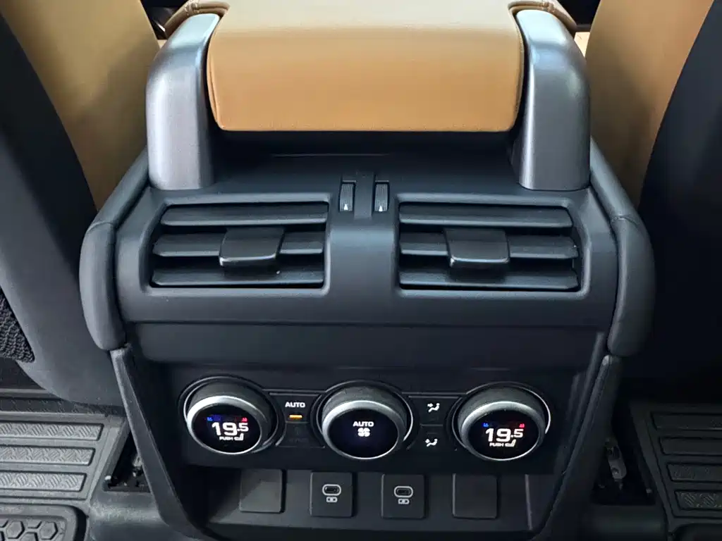 Land Rover Defender — миниатюра 15