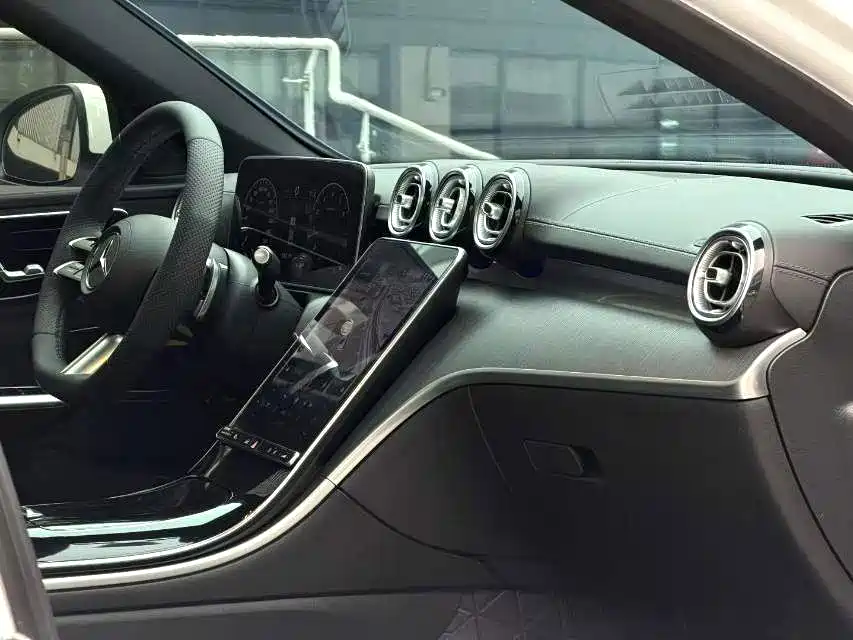 Mercedes-Benz C-Class — миниатюра 7