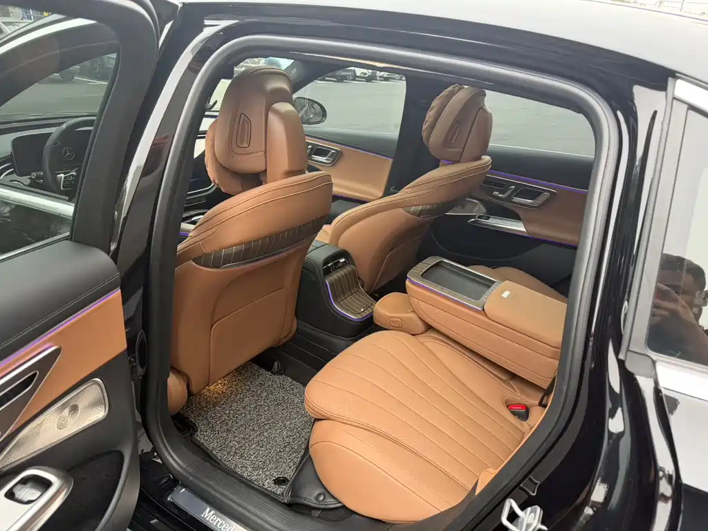 Mercedes-Benz E-Class — миниатюра 6