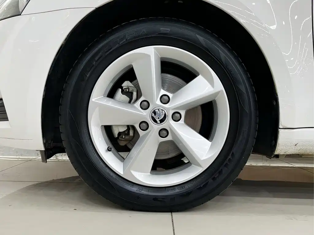 Skoda Octavia - фото 12
