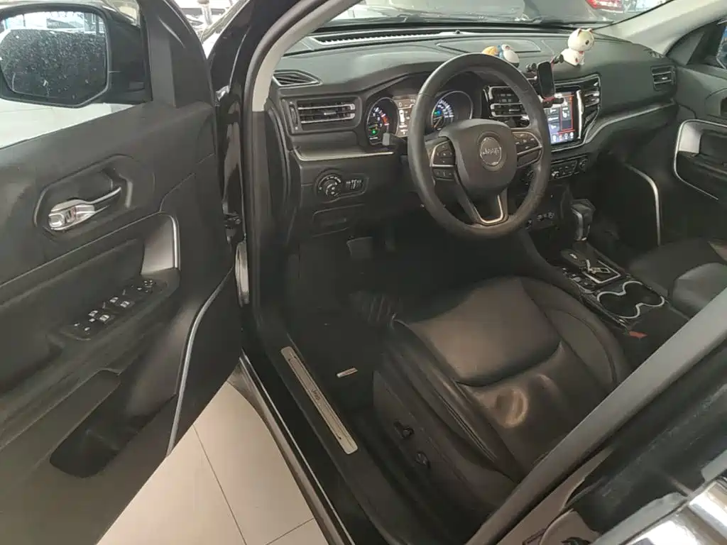 Jeep Grand Commander — миниатюра 16
