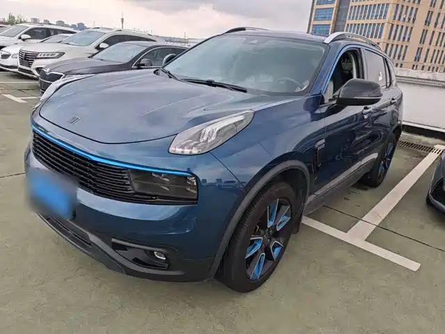2018 Lynk & Co 01