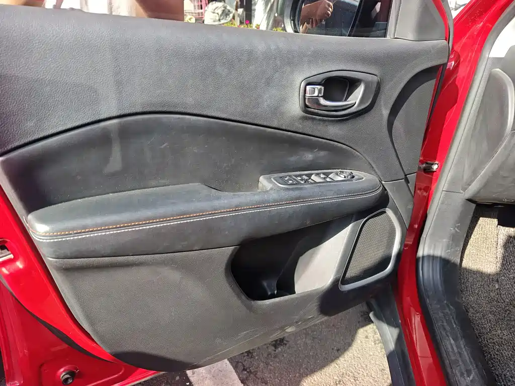 Jeep Compass — миниатюра 11