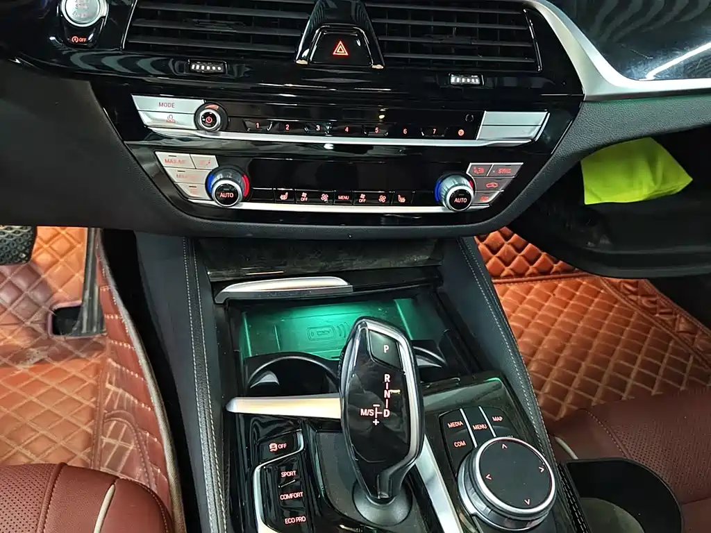BMW 5 Series — миниатюра 6