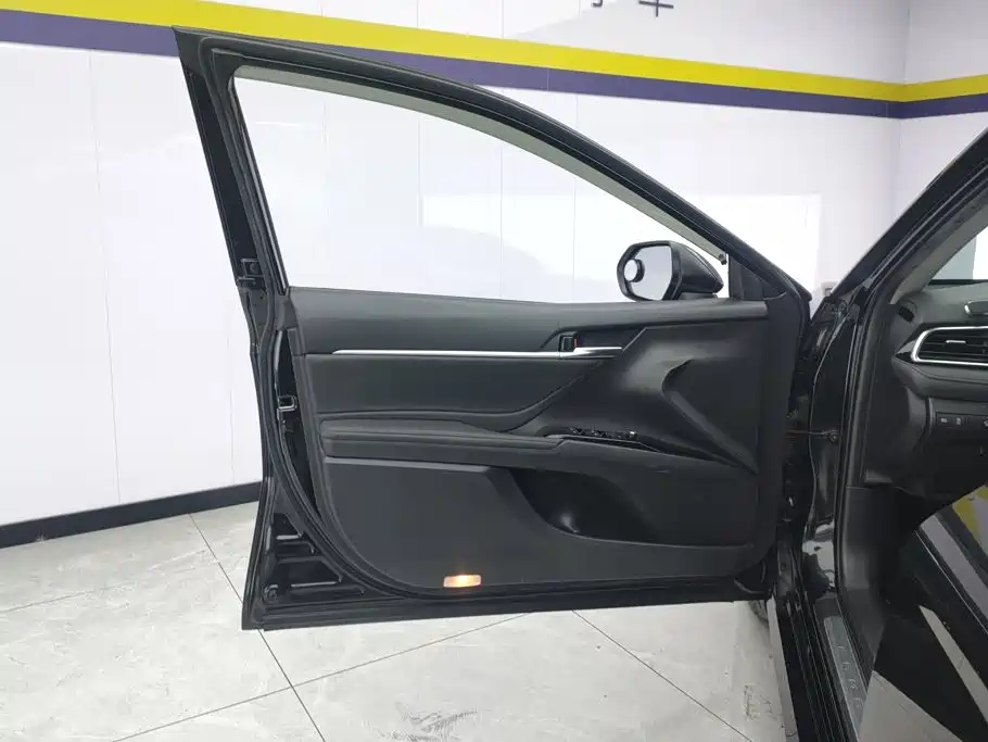 Toyota Camry — миниатюра 7